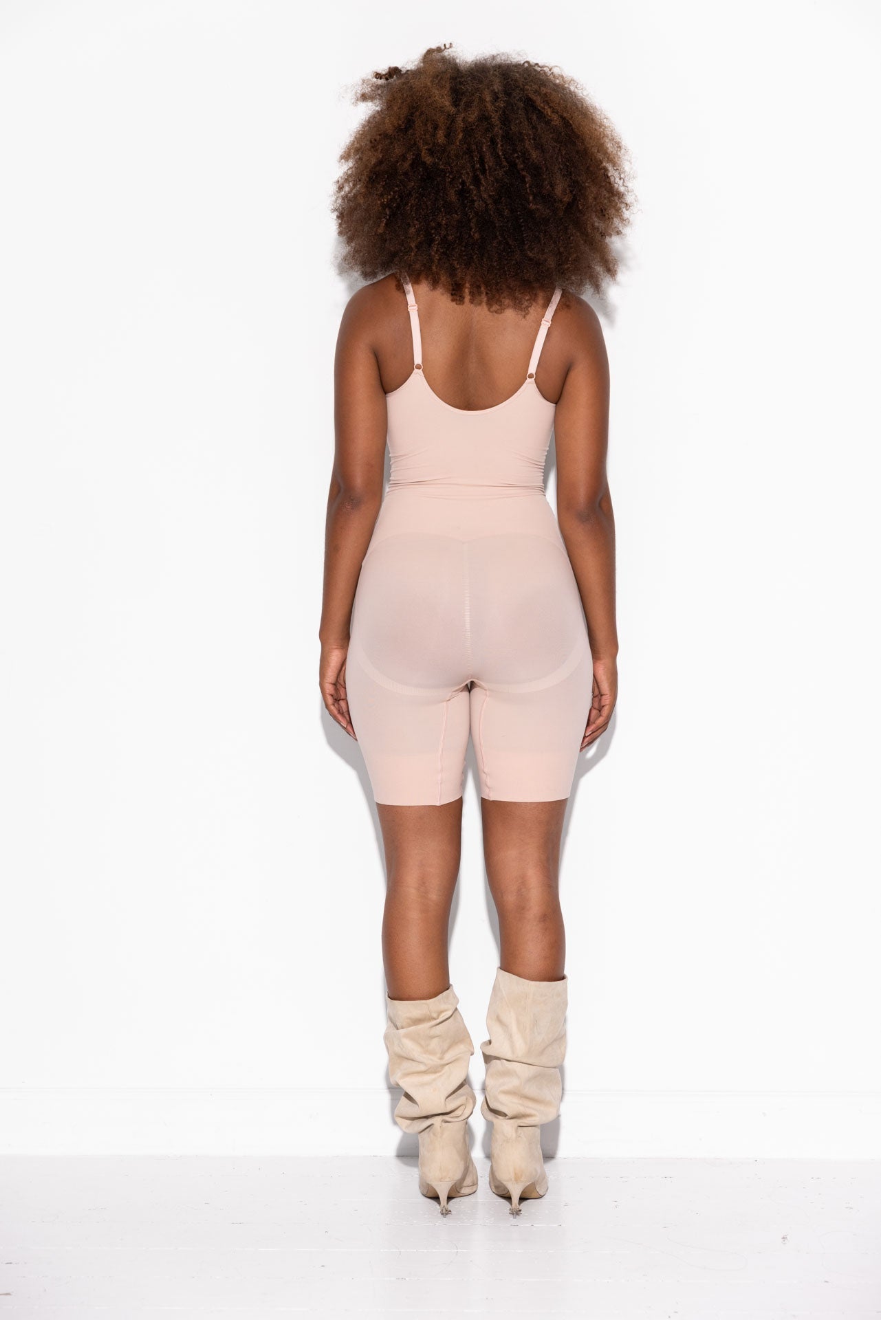 Honigfarbener Shapewear-Body – Staubrose